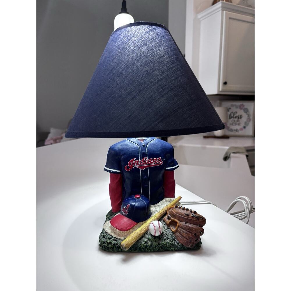 Vtg Cleveland Guardians Indians Baseball MLB Ceramic Table Lamp With Shade Works - Picture 7 of 7